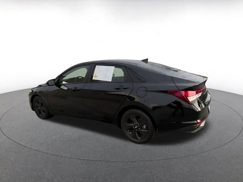 Used 2021 Hyundai Elantra SEL image 10