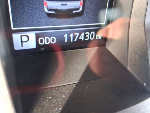 Used 2018 Toyota Tacoma TRD Sport image 5