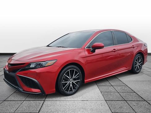 Used 2021 Toyota Camry SE image 1