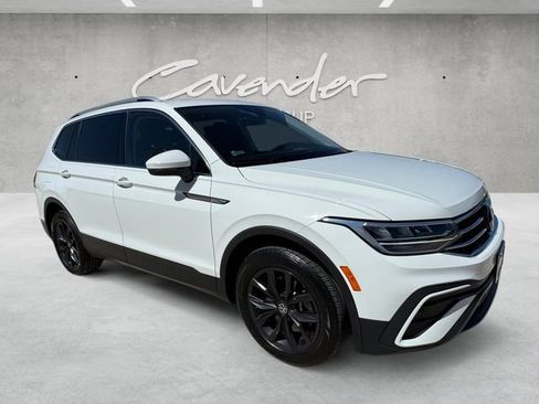 Used 2024 Volkswagen Tiguan SE image 2