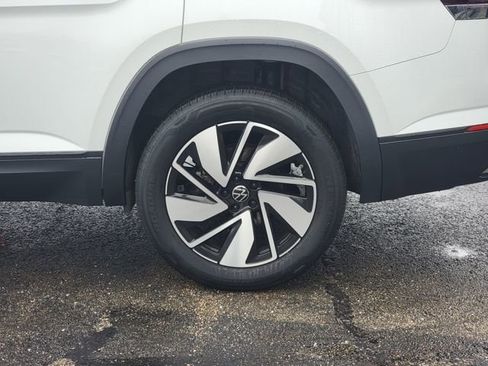 Used 2025 Volkswagen Atlas SE image 14