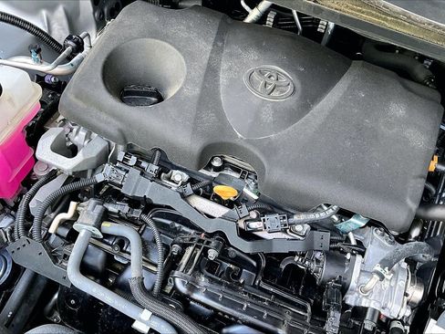 Used 2022 Toyota Sienna XLE image 28