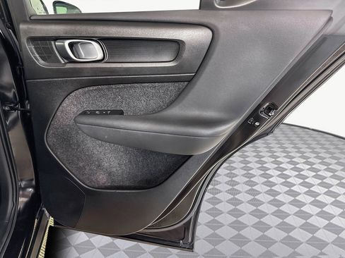 Used 2022 Volvo XC40 T5 Inscription w/ Advanced Package image 28