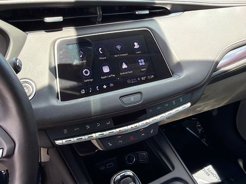 Used 2023 Cadillac XT4 Luxury w/ Cold Weather Package FWD image 26