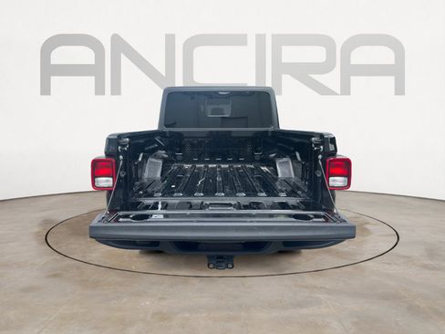 Used 2023 Jeep Gladiator Sport AWD/4WD image 12