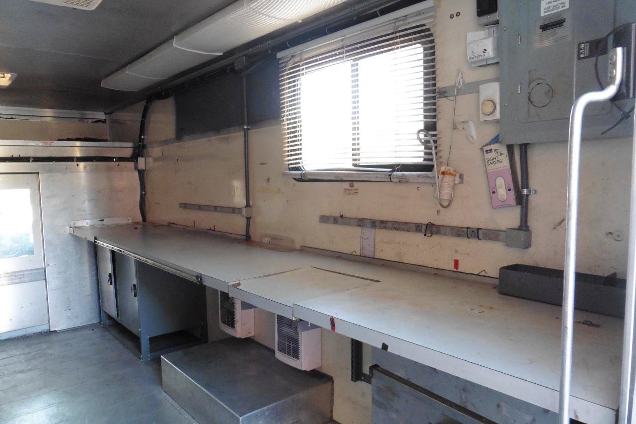 Used 2009 Chevrolet Express 3500 RWD image 5