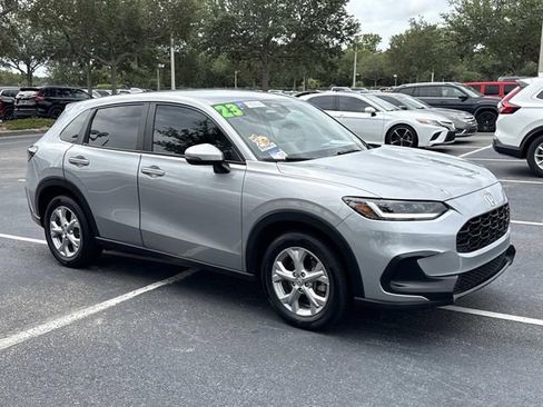 Used 2023 Honda HR-V LX image 2