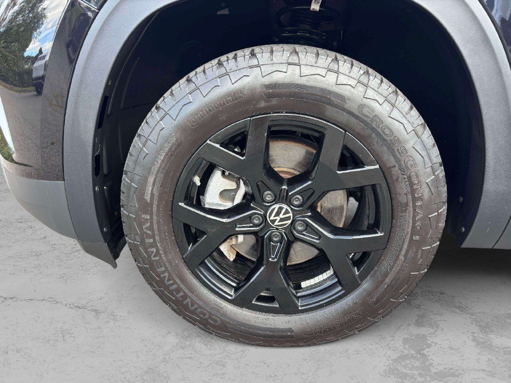 Used 2024 Volkswagen Atlas Peak Edition SE AWD/4WD image 10
