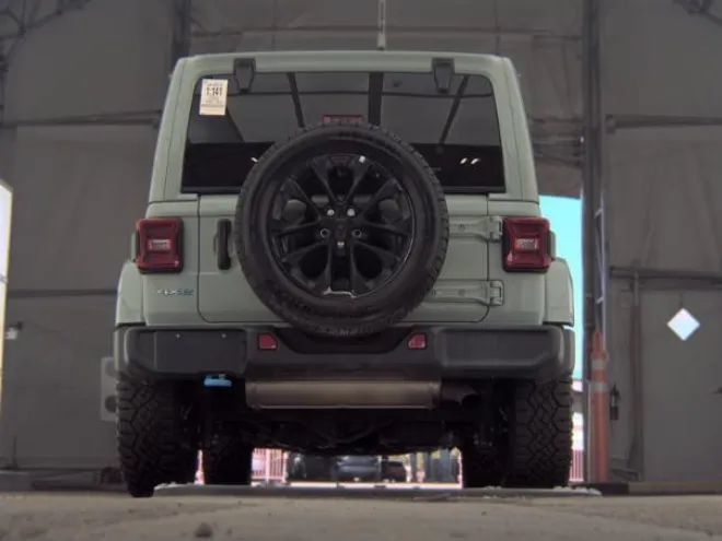 Used 2024 Jeep Wrangler Unlimited Sahara AWD/4WD image 3