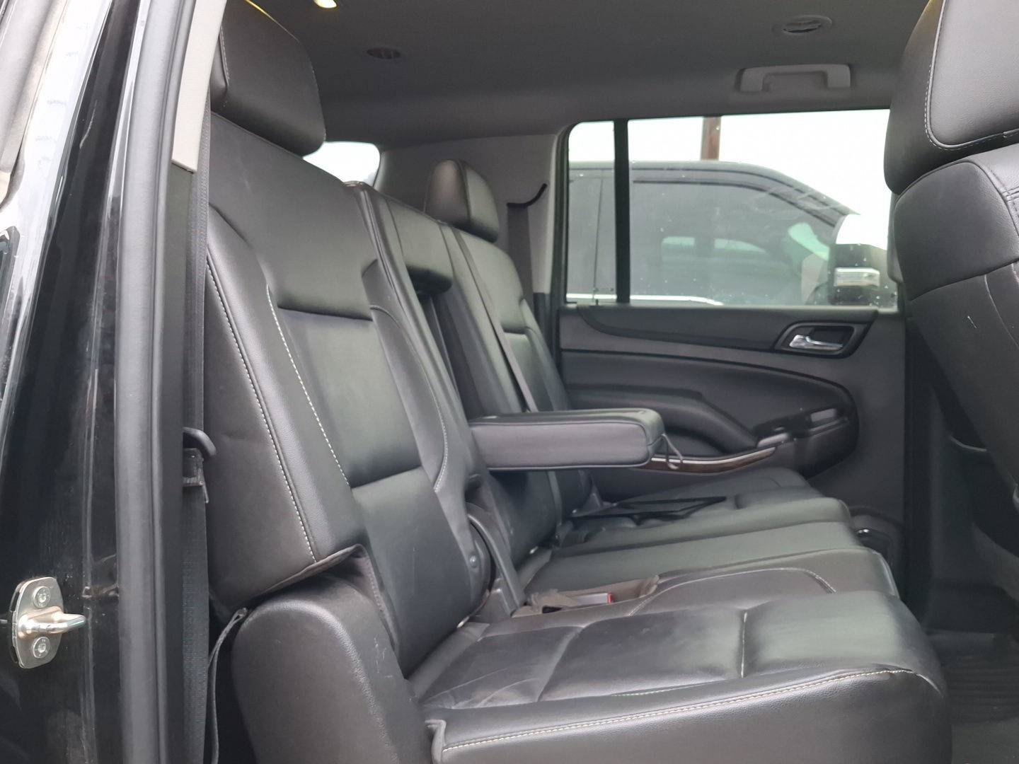 Used 2019 Chevrolet Suburban LT RWD image 12