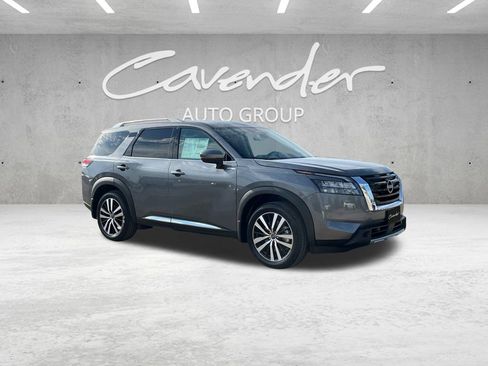 New 2025 Nissan Pathfinder Platinum image 2