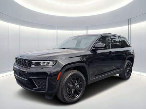 New 2026 Jeep Grand Cherokee Altitude AWD/4WD image 8