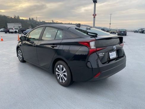 Certified 2022 Toyota Prius LE image 7