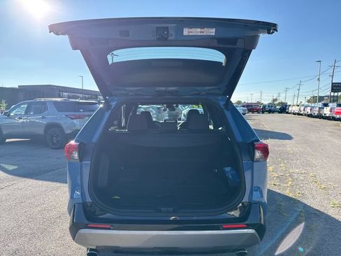 Used 2025 Toyota RAV4 SE AWD/4WD image 9