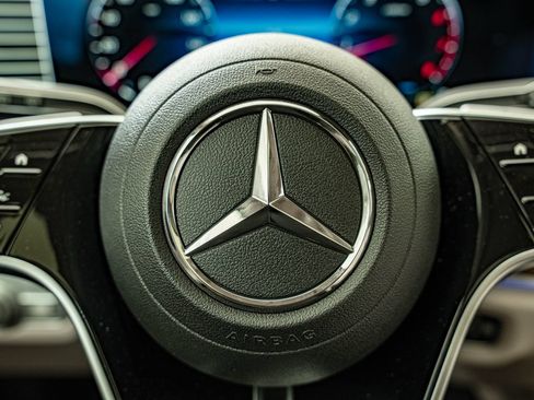 Used 2026 Mercedes-Benz GLS 450 4MATIC image 21