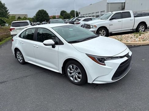 Used 2024 Toyota Corolla LE FWD image 2