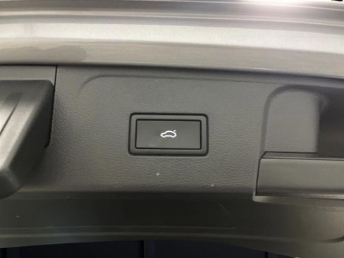 Used 2024 Volkswagen Atlas SEL Premium R-Line image 17