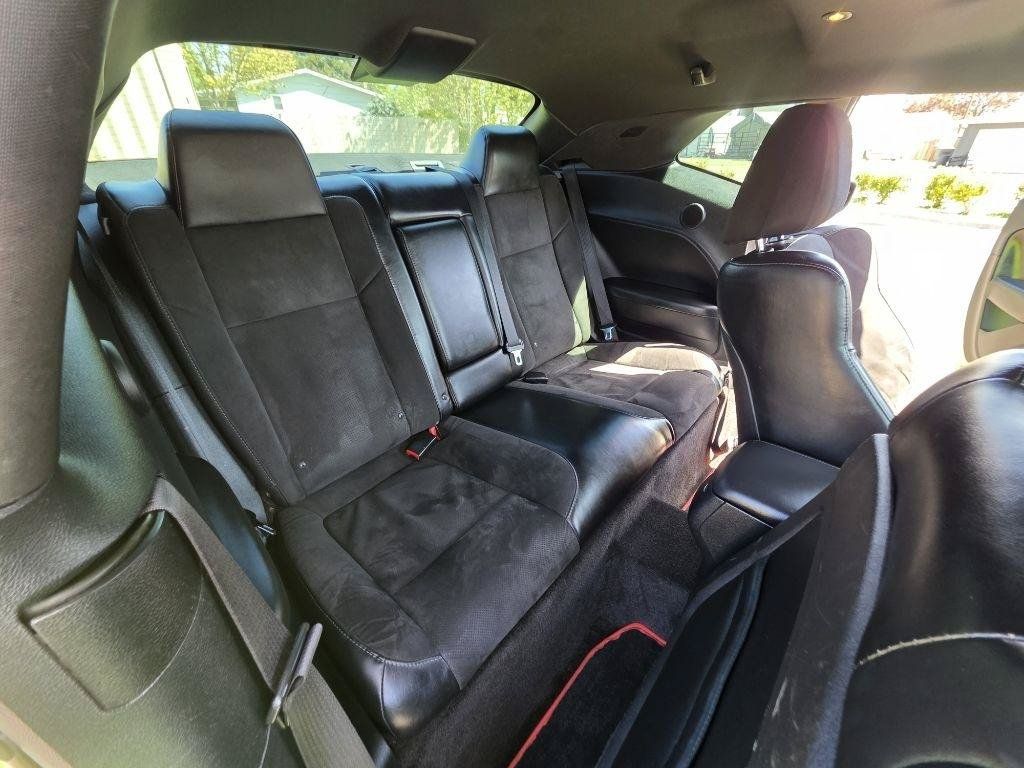 Used 2015 Dodge Challenger R/T Scat Pack w/ Leather Interior Group RWD image 17
