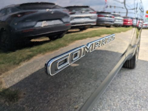 Used 2019 Jeep Compass Limited AWD/4WD image 12