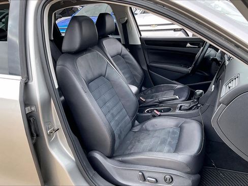 Used 2014 Volkswagen Passat 1.8T SEL Premium image 9