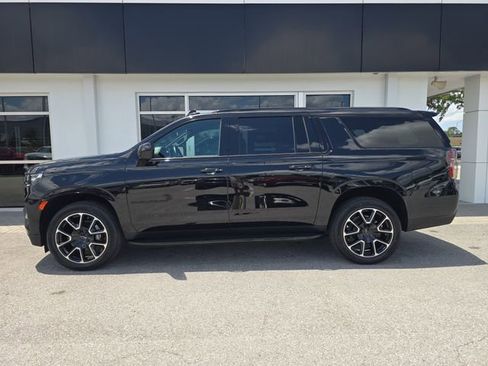 Certified 2024 Chevrolet Suburban RST RWD image 4