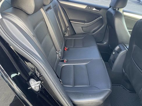 Used 2017 Volkswagen Jetta SE image 15