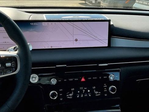 Used 2025 Genesis G80 2.5T image 7