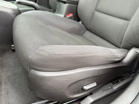 Used 2016 Chevrolet Cruze LT image 18