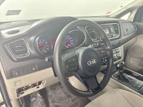 Used 2016 Kia Sedona LX w/ LX Convenience Package FWD image 23