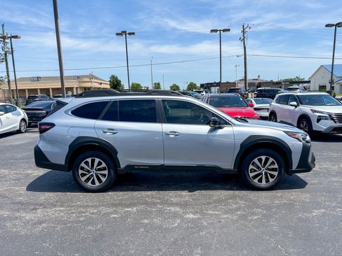 Used 2025 Subaru Outback Premium AWD/4WD image 18