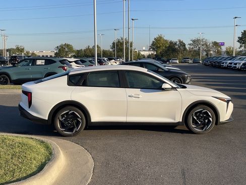 New 2025 Kia K4 EX image 8