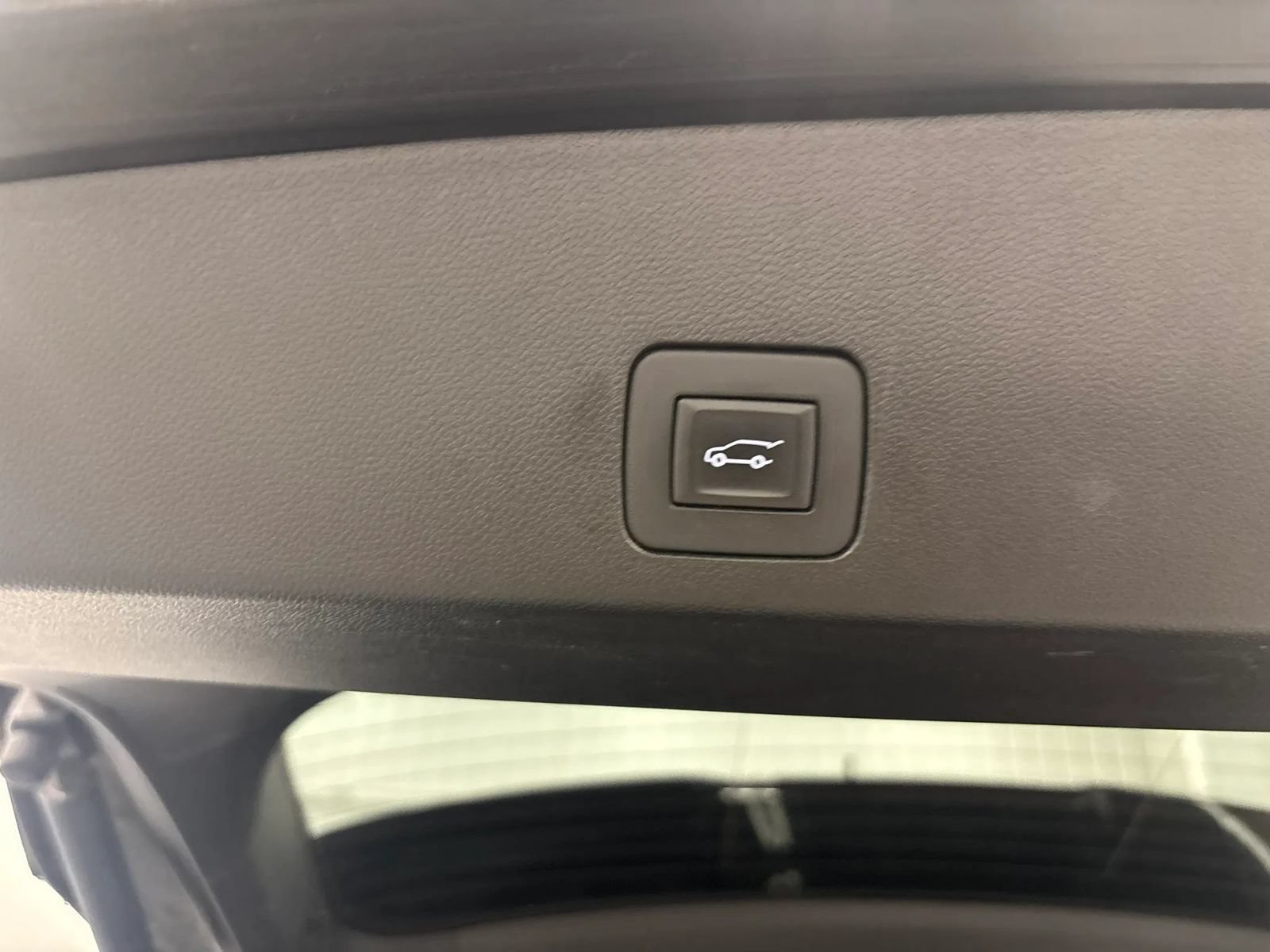 Used 2021 Buick Encore GX Select w/ Sport Touring Package FWD image 38