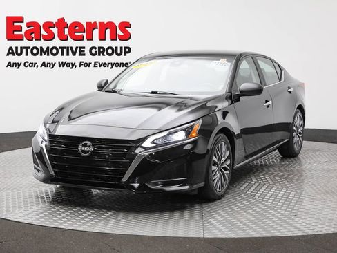 Used 2024 Nissan Altima 2.5 SV image 1