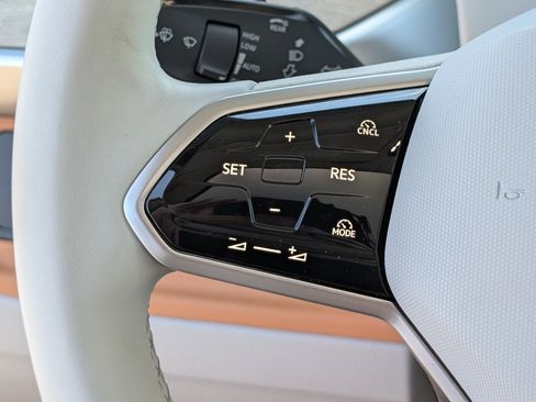 Used 2025 Volkswagen ID. Buzz Pro S Plus RWD image 26