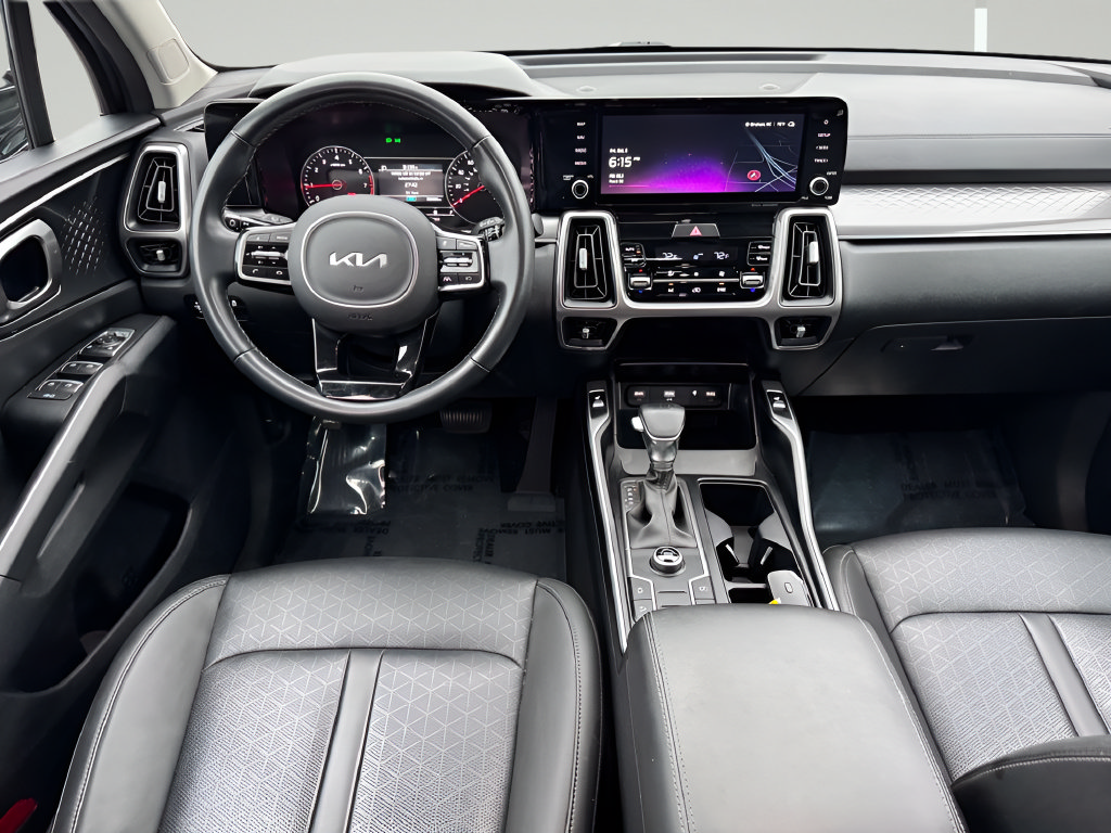 Used 2023 Kia Sorento S w/ Panoramic Sunroof Package FWD image 10