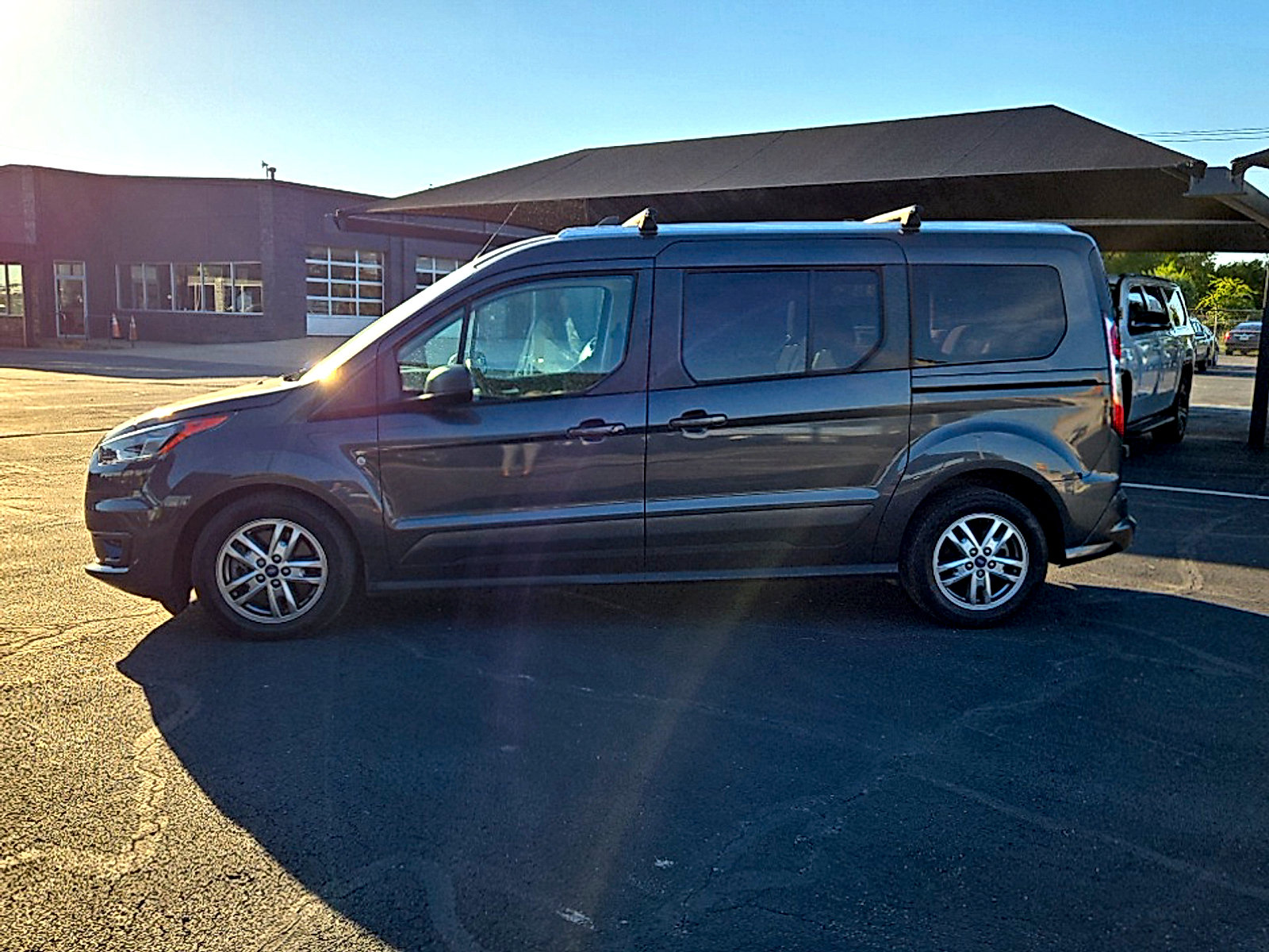Used 2021 Ford Transit Connect XLT FWD image 4