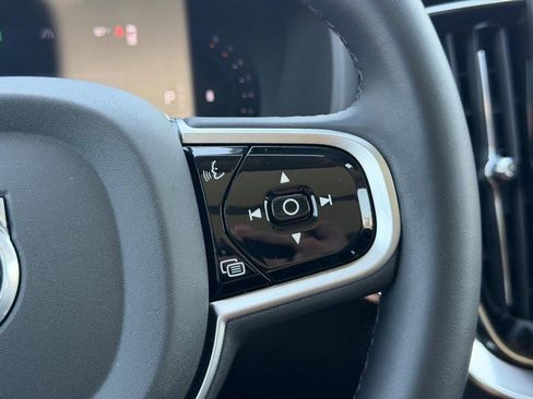 Certified 2025 Volvo XC90 B6 Plus AWD/4WD image 19
