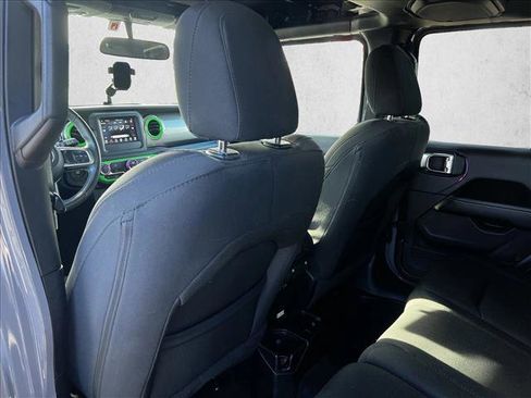 Used 2019 Jeep Wrangler Unlimited Sahara image 17