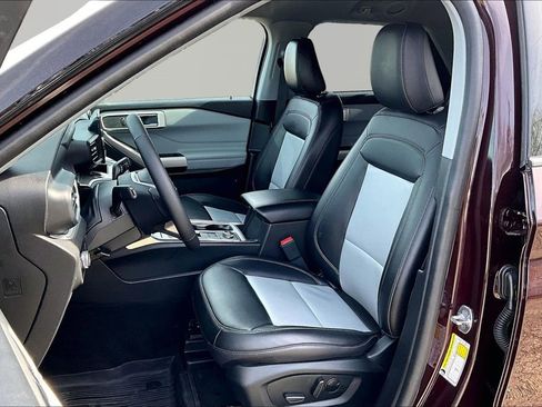 Certified 2022 Ford Explorer XLT w/ Equipment Group 202A image 25