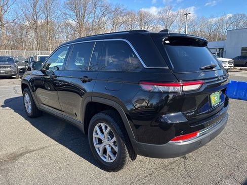 Used 2022 Jeep Grand Cherokee Limited w/ Luxury Tech Group II image 19