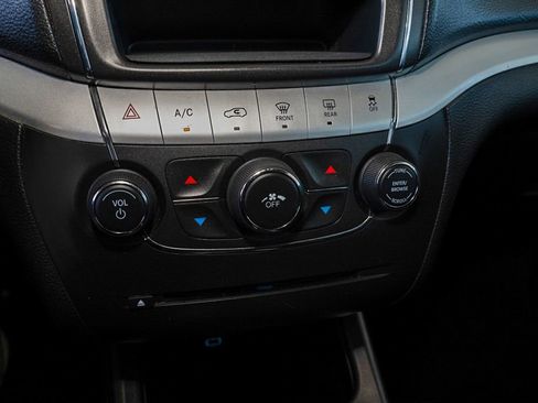 Used 2018 Dodge Journey SXT w/ Blacktop Package FWD image 14