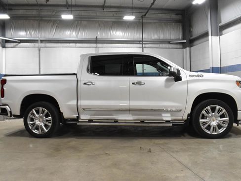 Used 2025 Chevrolet Silverado 1500 High Country w/ High Country Premium Package AWD/4WD image 27