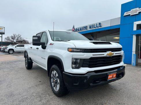 Used 2026 Chevrolet Silverado 2500 Custom w/ Custom Value Package image 1