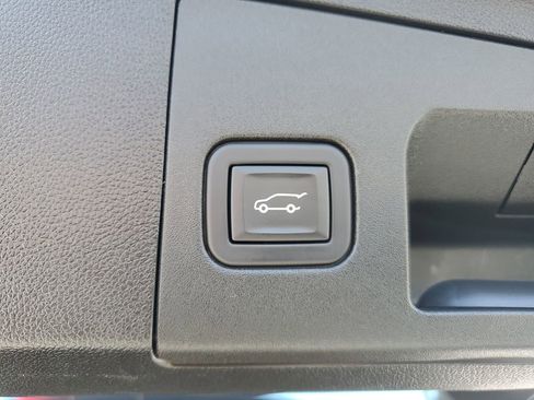 Used 2024 Cadillac XT4 Premium Luxury image 10