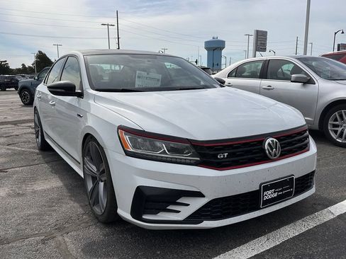 Used 2018 Volkswagen Passat 3.6 FWD image 3