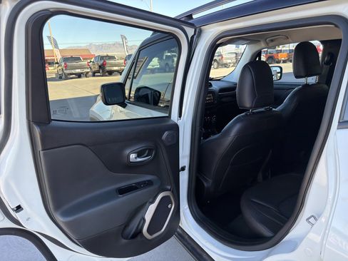 Used 2017 Jeep Renegade Trailhawk image 9