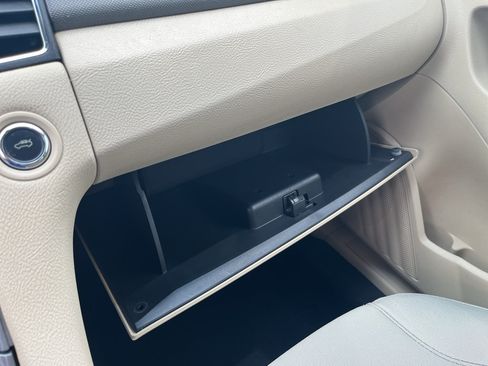 Used 2019 Ford Taurus SE FWD image 27