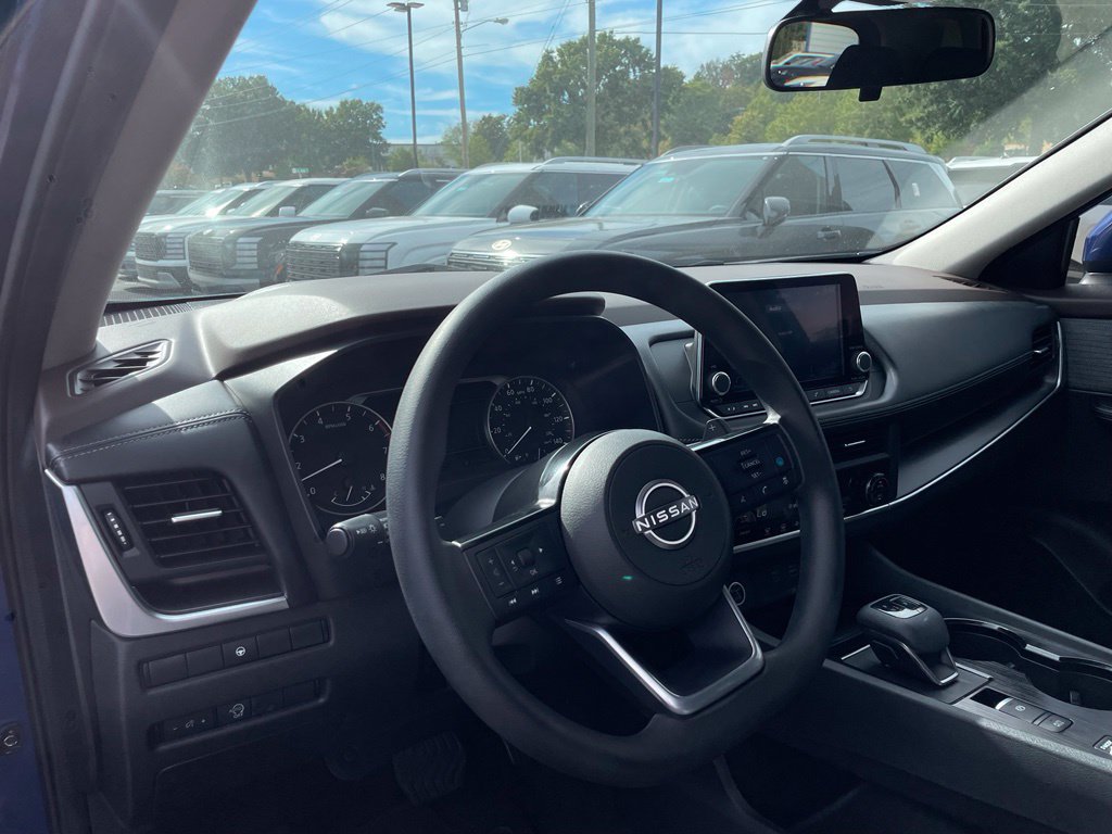 Used 2023 Nissan Rogue SV FWD image 10