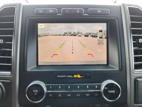 Used 2019 Ford Expedition XLT w/ Equipment Group 202A AWD/4WD image 17