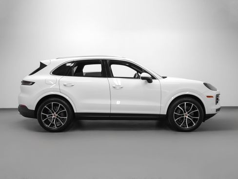 Certified 2026 Porsche Cayenne AWD/4WD image 13